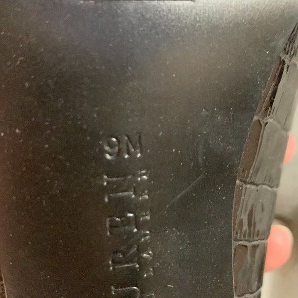 Ralph Lauren black patent leather sandals. Size 9. - Picture 6 of 6